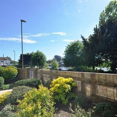 Thames View Apartments Стейнс Экстерьер фото