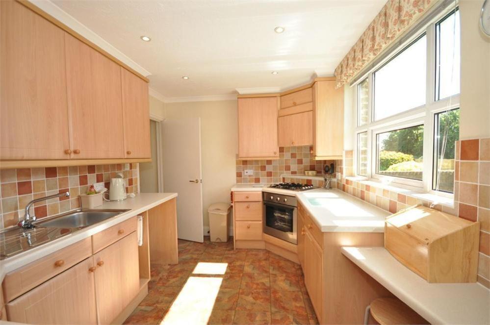 Thames View Apartments Стейнс Экстерьер фото